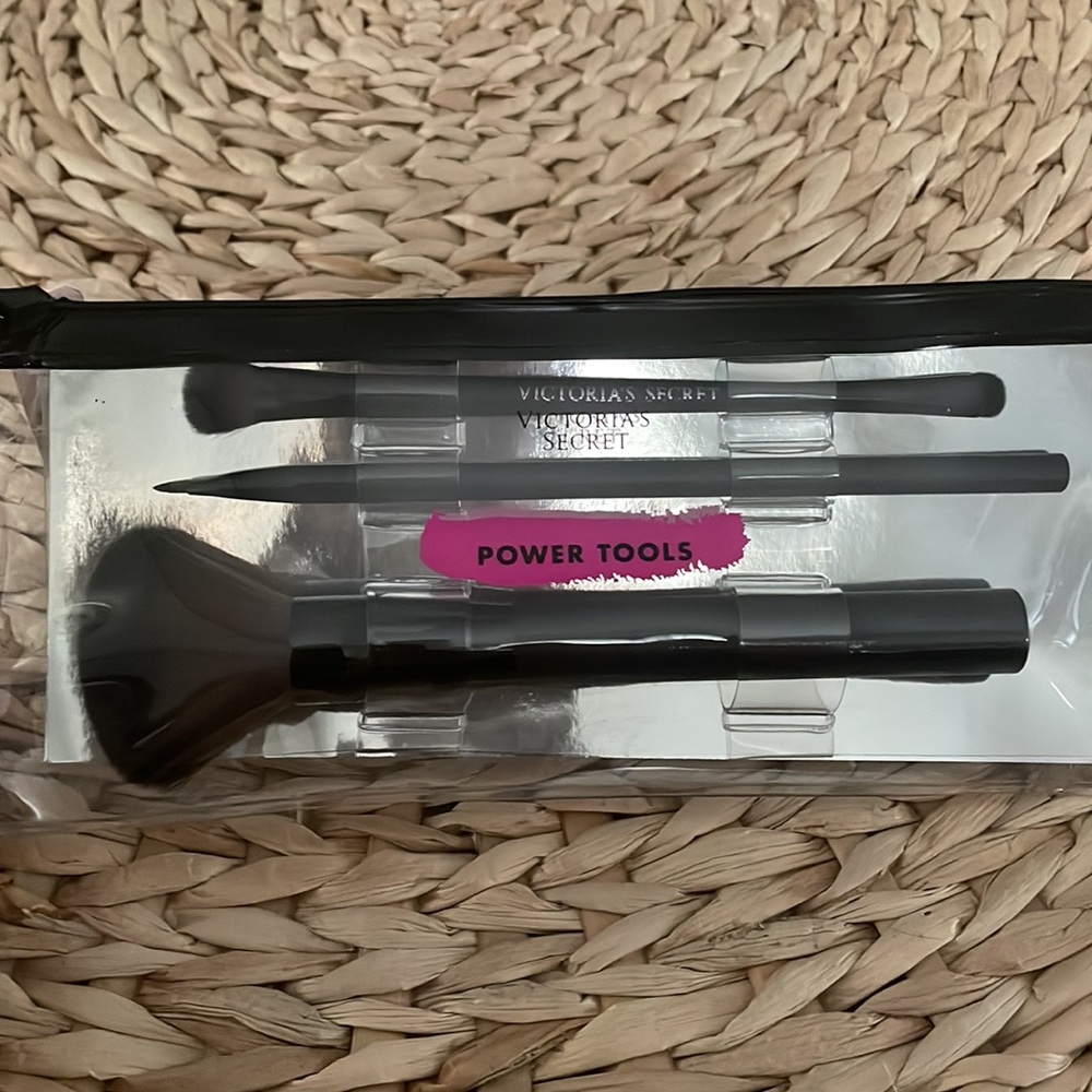 Victoria secret 3 makeup brushes black